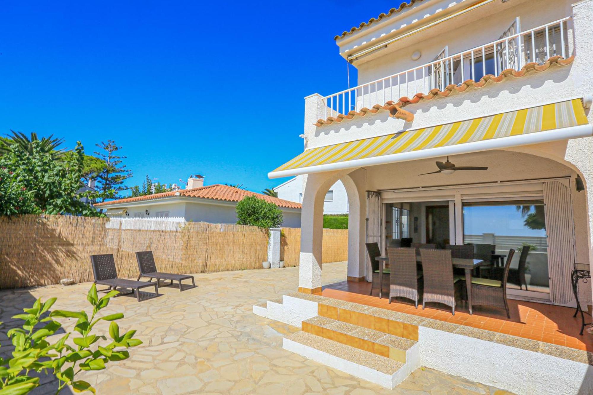 Villa Laura II - Only Families Камбрильс Экстерьер фото
